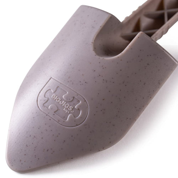 Bigjigs Toys Eco Spade for Kids (Stone Grey) - 20.5cm Wheat Fibre Toy Spade, Quality Sand Toys, Holiday Toys for Toddlers, Sand Shovels