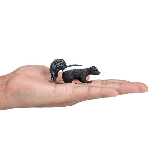 MOJO Skunk Realistic International Wildlife Hand Painted Toy Figurine