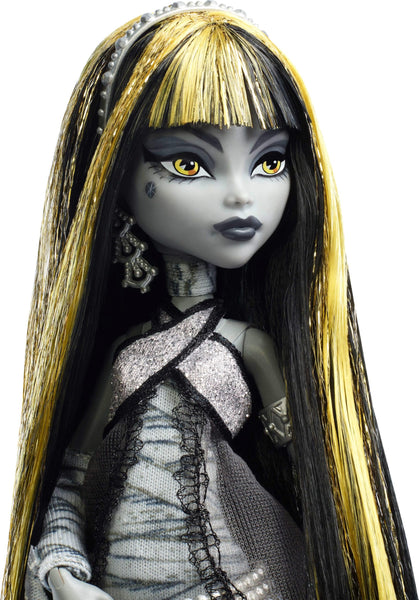 Monster High Reel Drama Doll, Cleo De Nile Black and White Reproduction Collectible with Doll-Size and Life-Size Posters, Horror Flick Theme, and Pet
